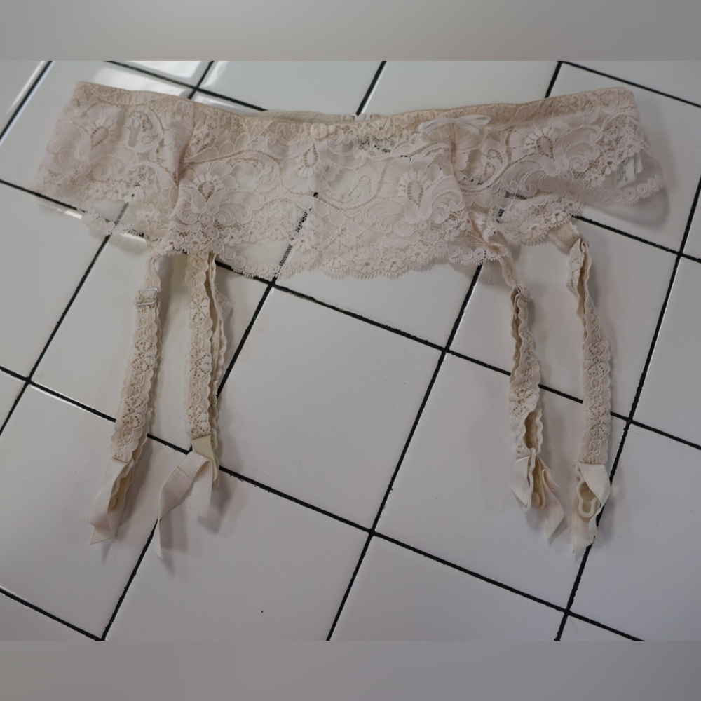 Oscar de la Renta Garter Belt